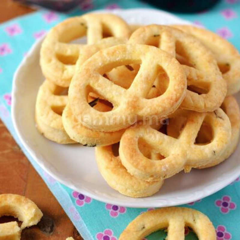 Emporte-pièces avec Poussoir Bretzel en Inox Emporte-pièces avec Poussoir Bretzel en Inox