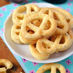 Emporte-pièces avec Poussoir Bretzel en Inox