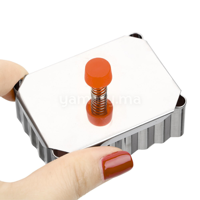 Emporte-pièces avec Poussoir Petit Beurre en Inox Emporte-pièces avec Poussoir Petit Beurre en Inox