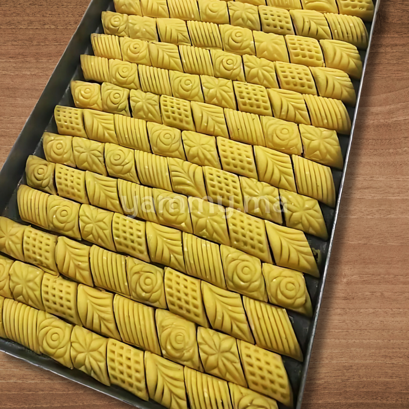 Moule à Makrout Cristal Courbé Feuille – 5 Cavités Moule à Makrout Cristal Courbé Feuille – 5 Cavités