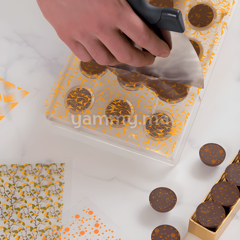 Feuille de Transfert Chocolat M7 Feuilles Vert, Orange et Marron 26.5 x 37 cm - Nitach Feuille de Transfert Chocolat M7 Feuilles Vert, Orange et Marron 26.5 x 37 cm - Nitach