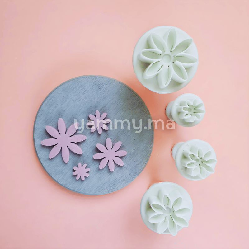 SET. 4 Emporte-pièces avec Poussoir Marguerite