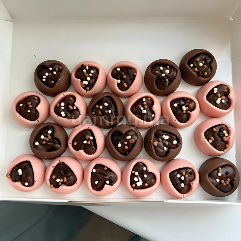 Moule Silicone à Chocolat Demi-Sphère avec Trou Cœur (x15)