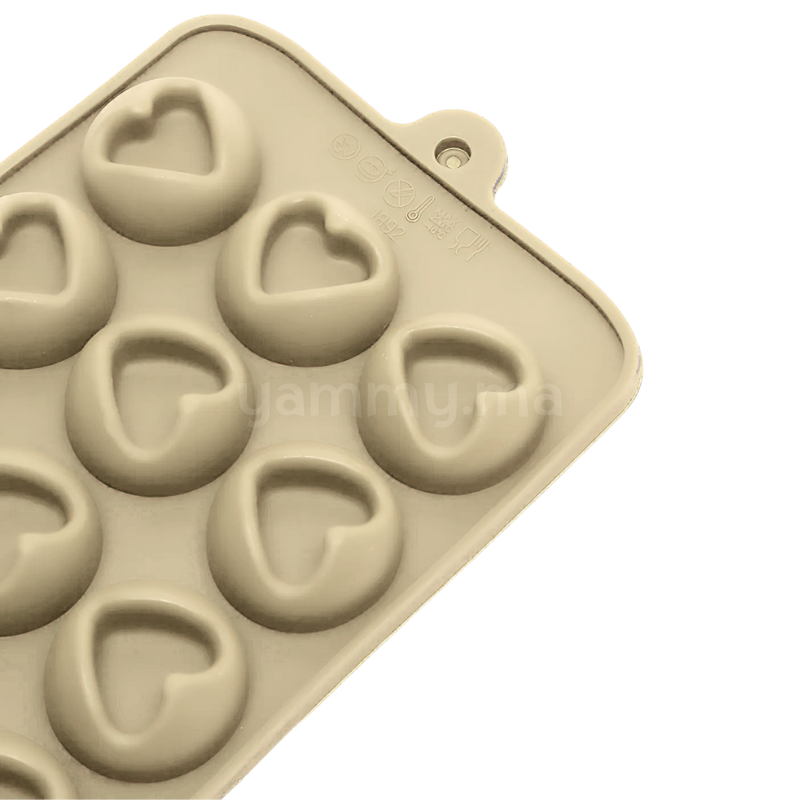 Moule Silicone à Chocolat Demi-Sphère avec Trou Cœur (x15)