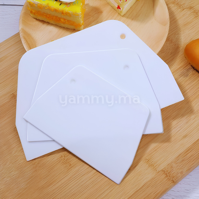 SET. 3 Grattoirs & Coupe-Pâtes en Plastique 13.5 cm - 15.5 cm - 19.5 cm