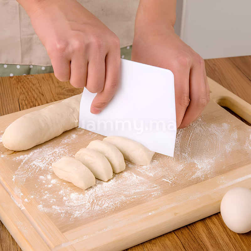 SET. 3 Grattoirs & Coupe-Pâtes en Plastique 13.5 cm - 15.5 cm - 19.5 cm
